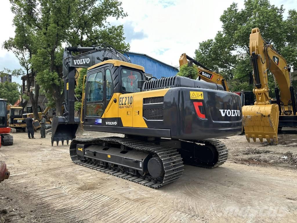 Volvo EC210D Гусеничні екскаватори