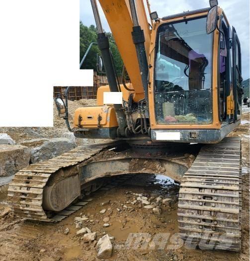 Hyundai Robex 220 LC Гусеничні екскаватори