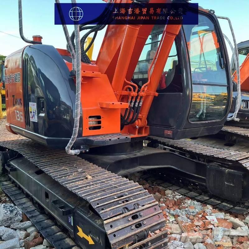 Hitachi ZX 135 Гусеничні екскаватори