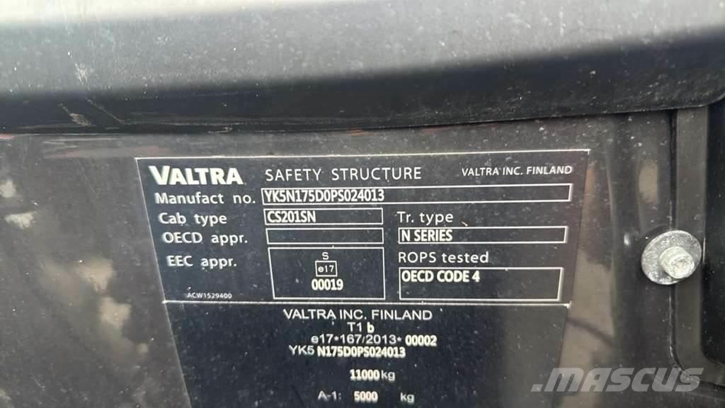 Valtra N175 Трактори
