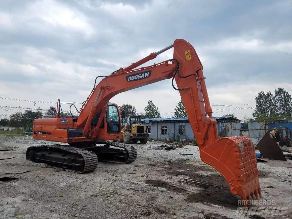 Doosan DX 225 LC Гусеничні екскаватори