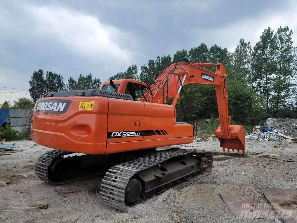 Doosan DX 225 LC Гусеничні екскаватори