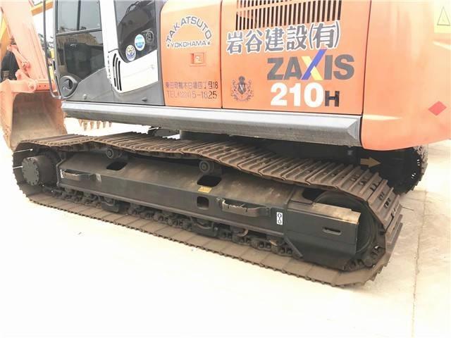 Hitachi zx210 Гусеничні екскаватори