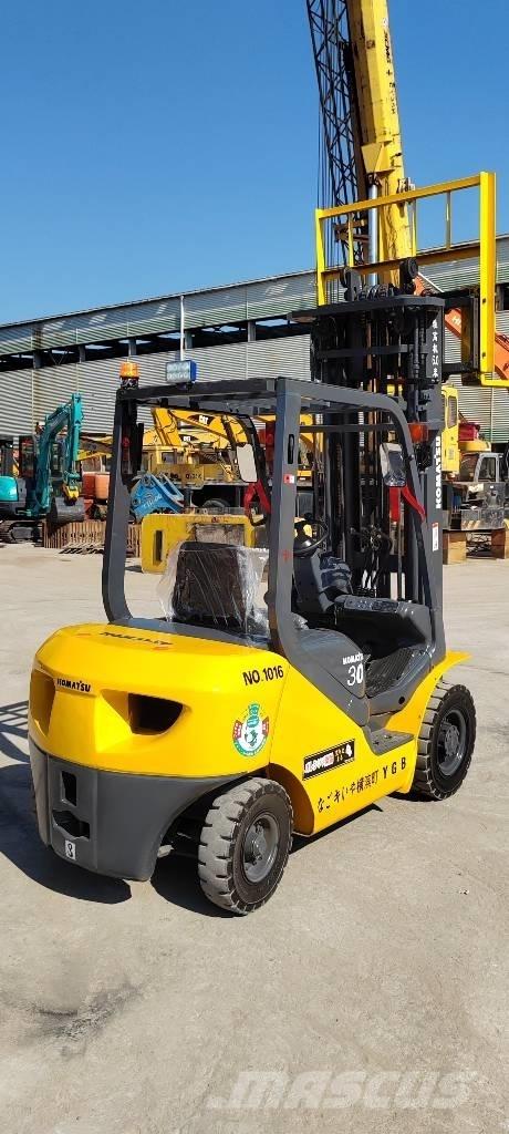 Komatsu FD 30 T-17 Дизельні навантажувачі