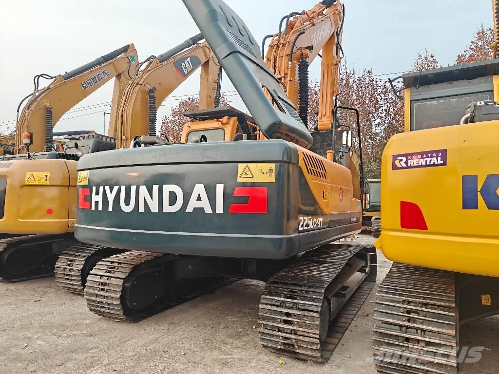 Hyundai 225LC—9T Гусеничні екскаватори