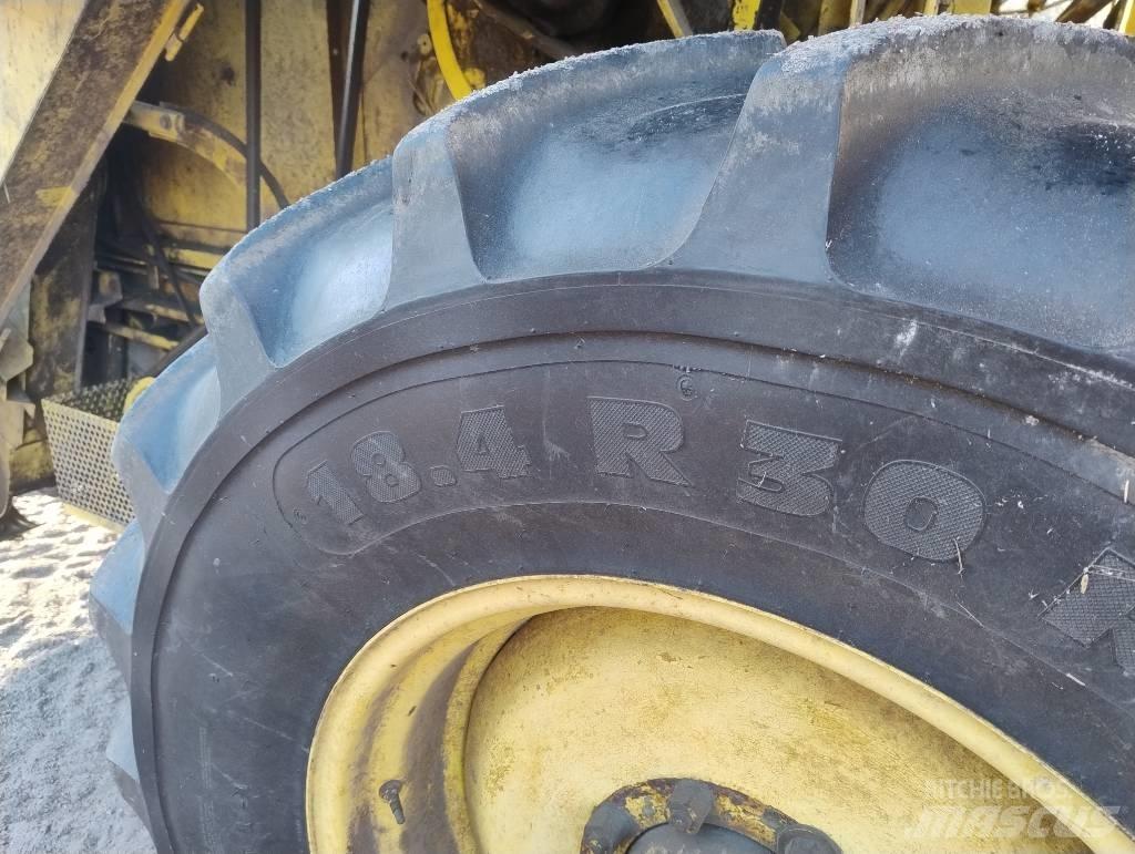 New Holland 8030 Зернозбиральні комбайни