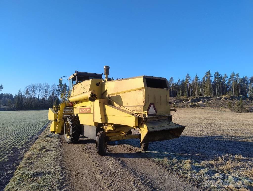 New Holland 8030 Зернозбиральні комбайни