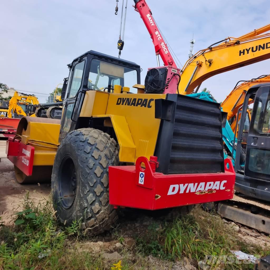 Dynapac CA 251 D Гусеничні екскаватори