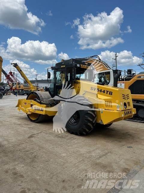Sakai SV544TB Грунтові котки