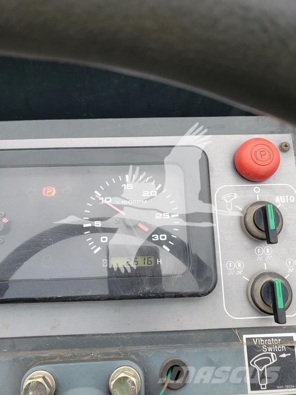 Sakai SW300-1 Грунтові котки