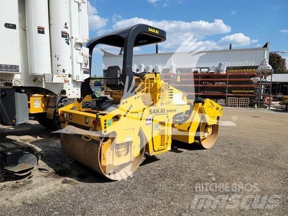 Sakai SW654 Грунтові котки