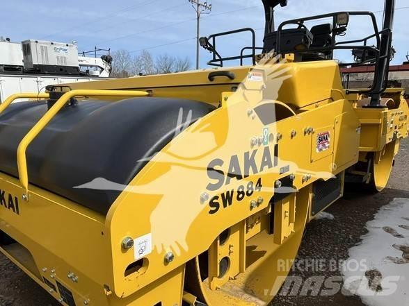 Sakai SW884 Грунтові котки