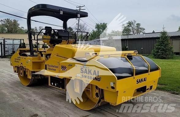 Sakai SW884ND Грунтові котки