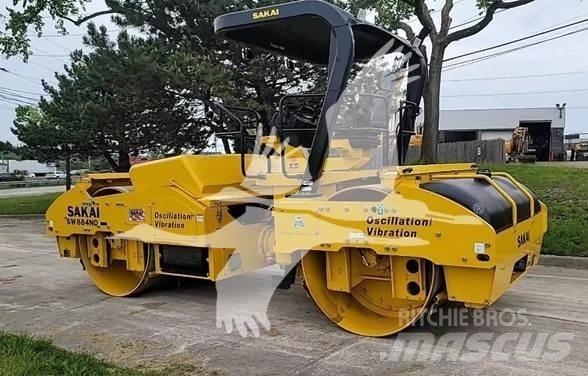 Sakai SW884ND Грунтові котки