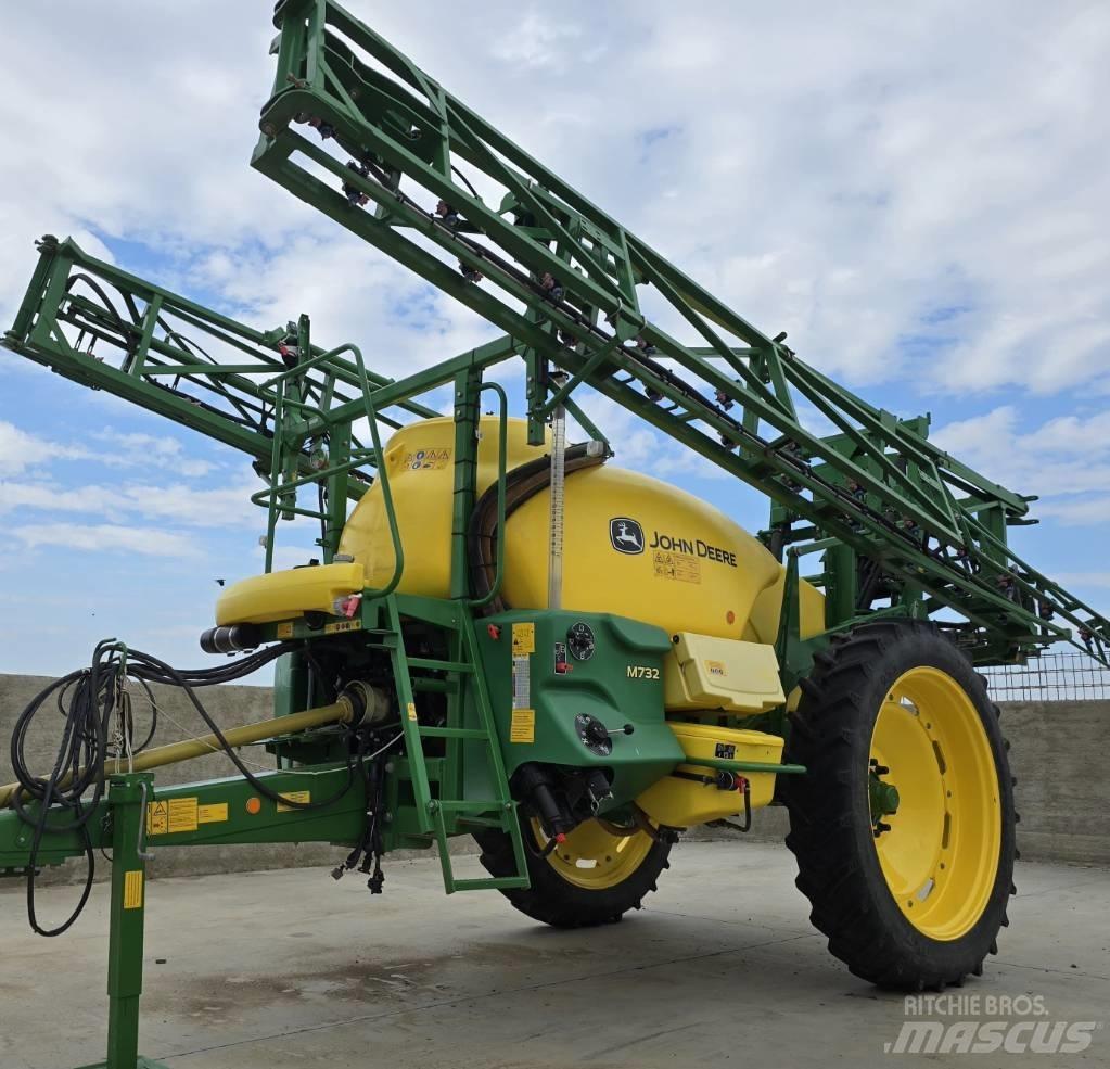 John Deere M 732 Причіпні обприскувачі
