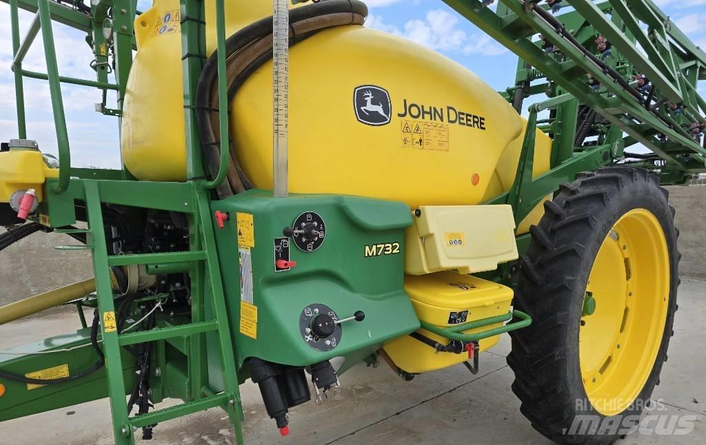 John Deere M 732 Причіпні обприскувачі