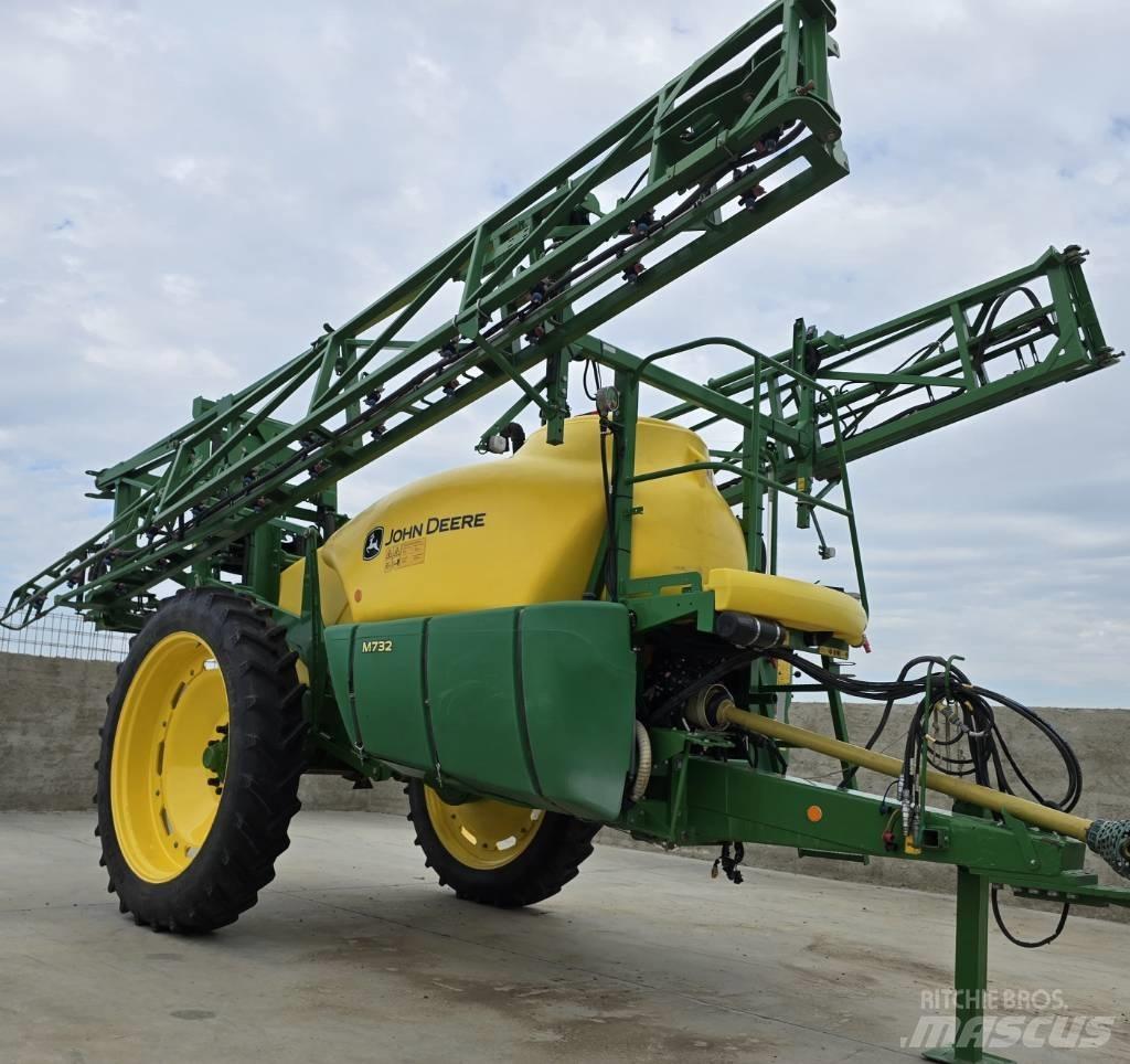 John Deere M 732 Причіпні обприскувачі