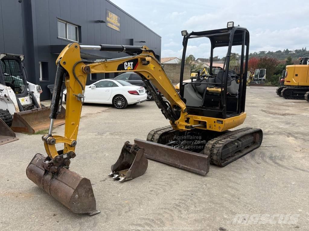 CAT 302.7 CR Міні-екскаватори < 7т