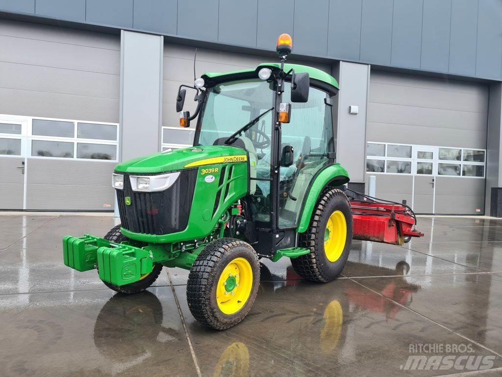 John Deere 3039R Трактори