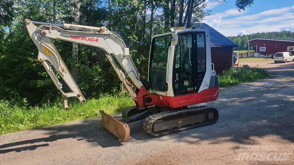 Takeuchi TB235 Міні-екскаватори < 7т