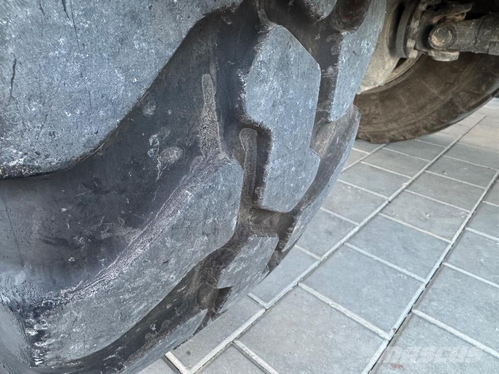 Liebherr L 506 Фронтальні навантажувачі