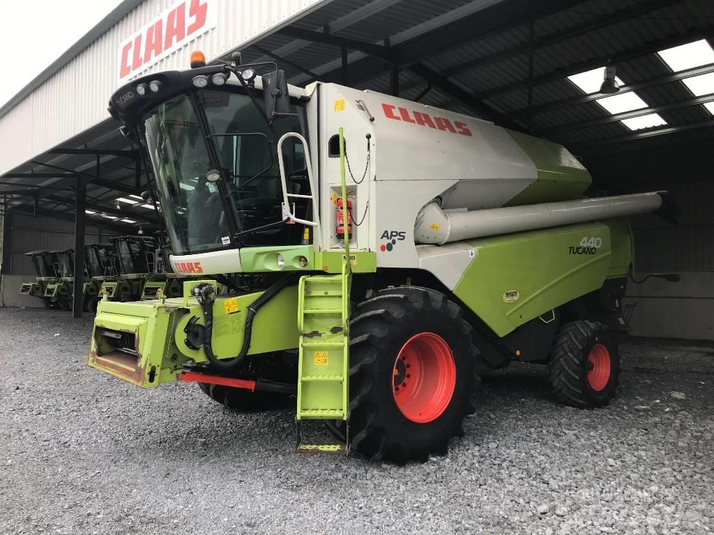 CLAAS Tucano 440 Зернозбиральні комбайни