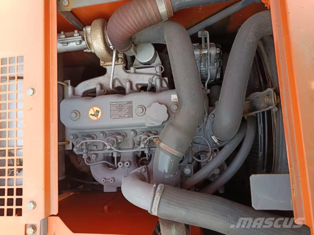 Hitachi ZX 135 Гусеничні екскаватори