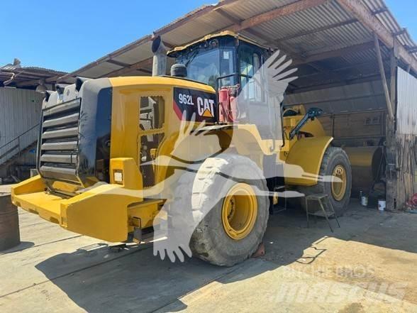CAT 962L Фронтальні навантажувачі