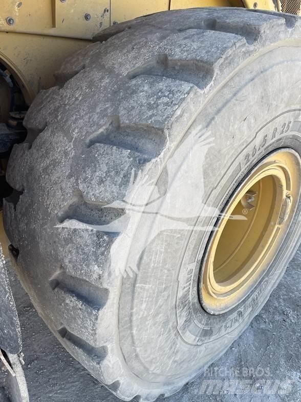CAT 966M Фронтальні навантажувачі