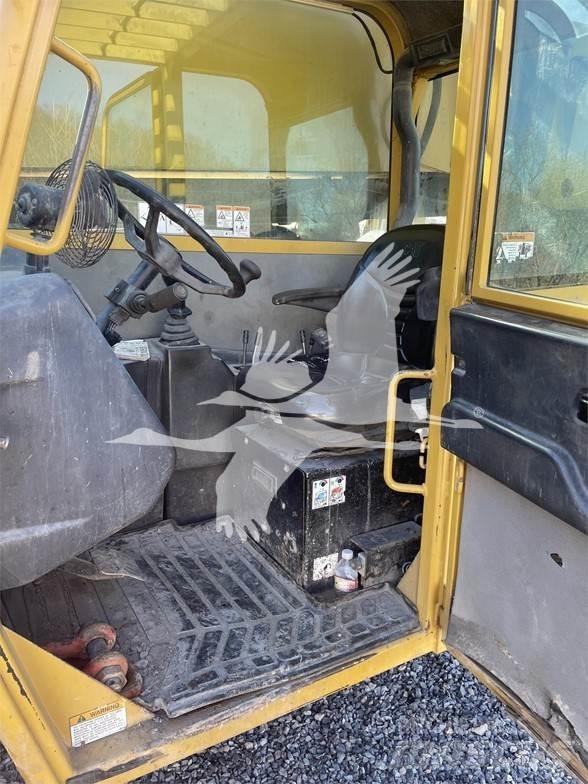 CAT TL1055 Телескопічні навантажувачі