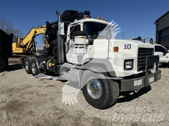 Mack RD688S Тягачі
