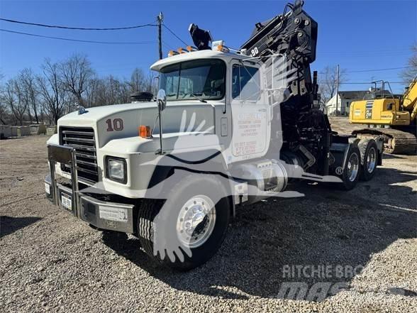 Mack RD688S Тягачі