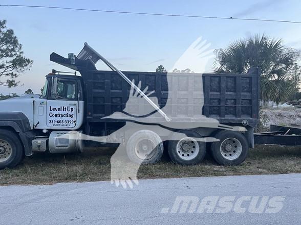 Mack RD688S Самоскиди