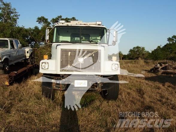 Volvo WG64 Поливальні машини
