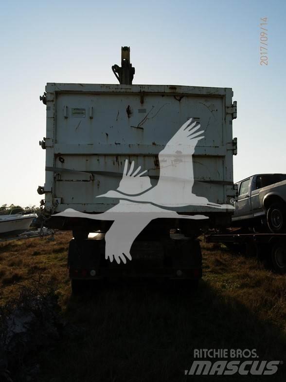 Volvo WG64 Поливальні машини