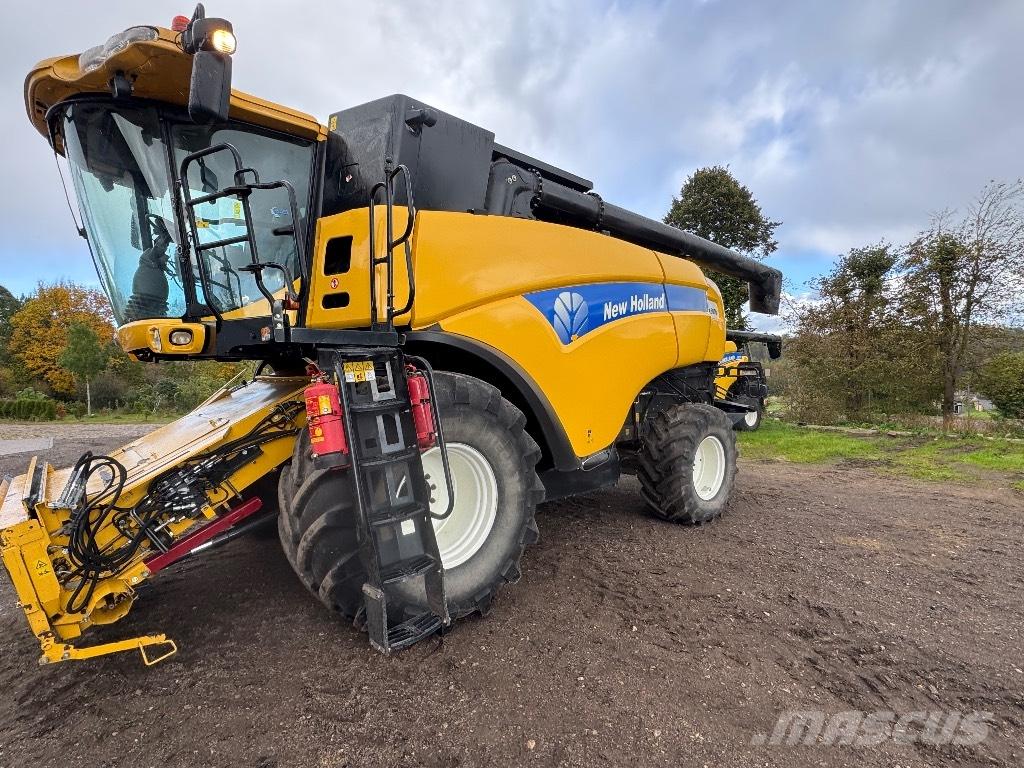 New Holland CX 8070 Зернозбиральні комбайни