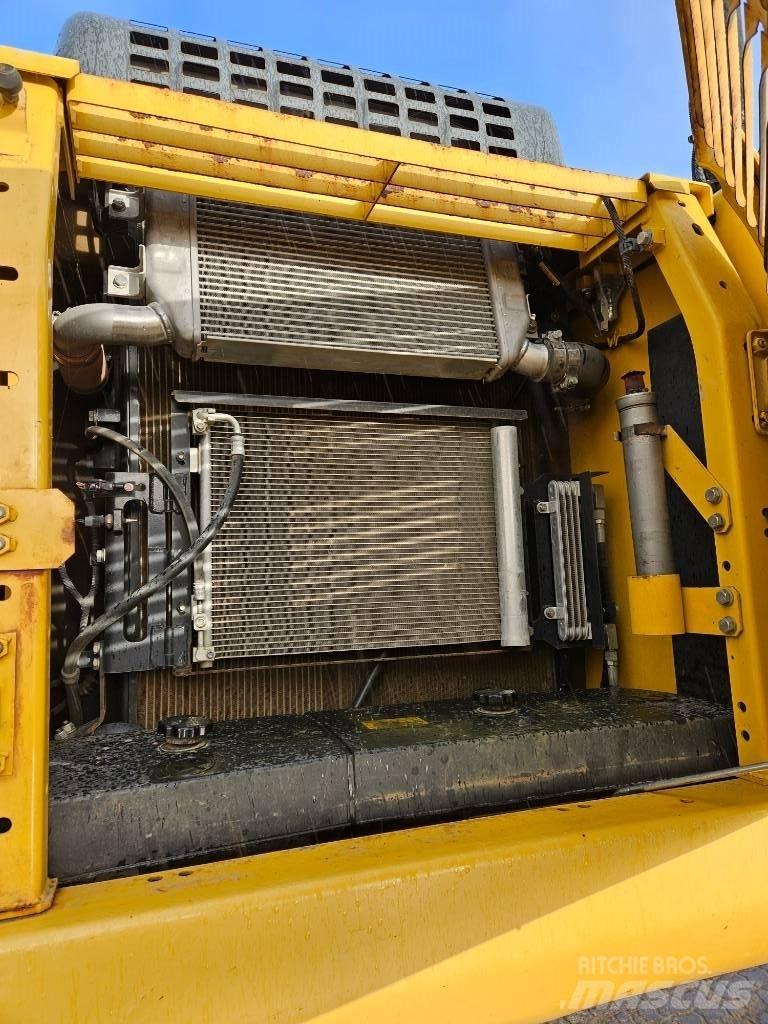 Komatsu PC210LC-11 Гусеничні екскаватори