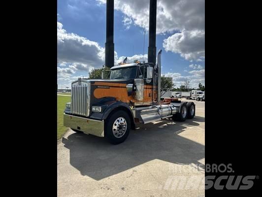 Kenworth W 900 Тягачі