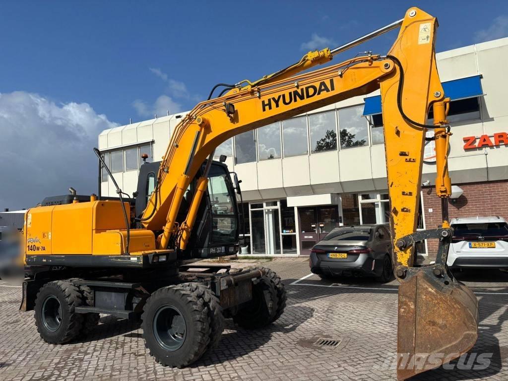 Hyundai 140W-7A Колісні екскаватори