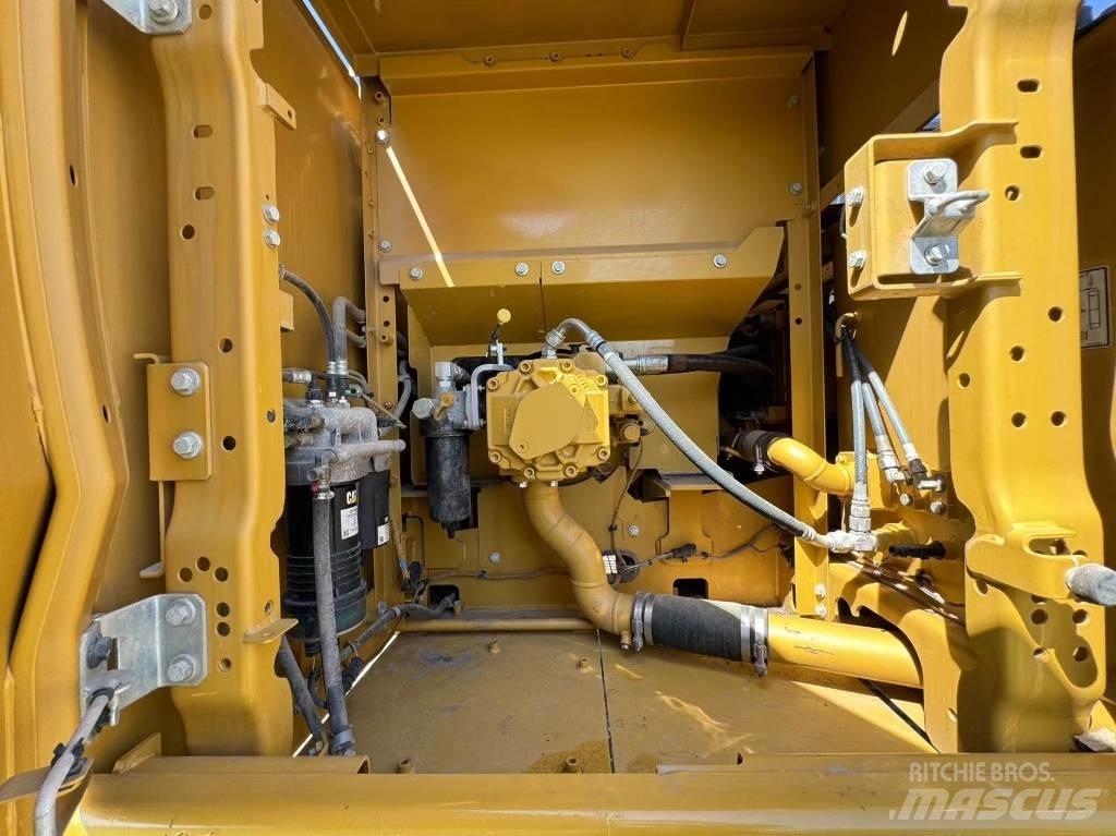 CAT 323GC Гусеничні екскаватори