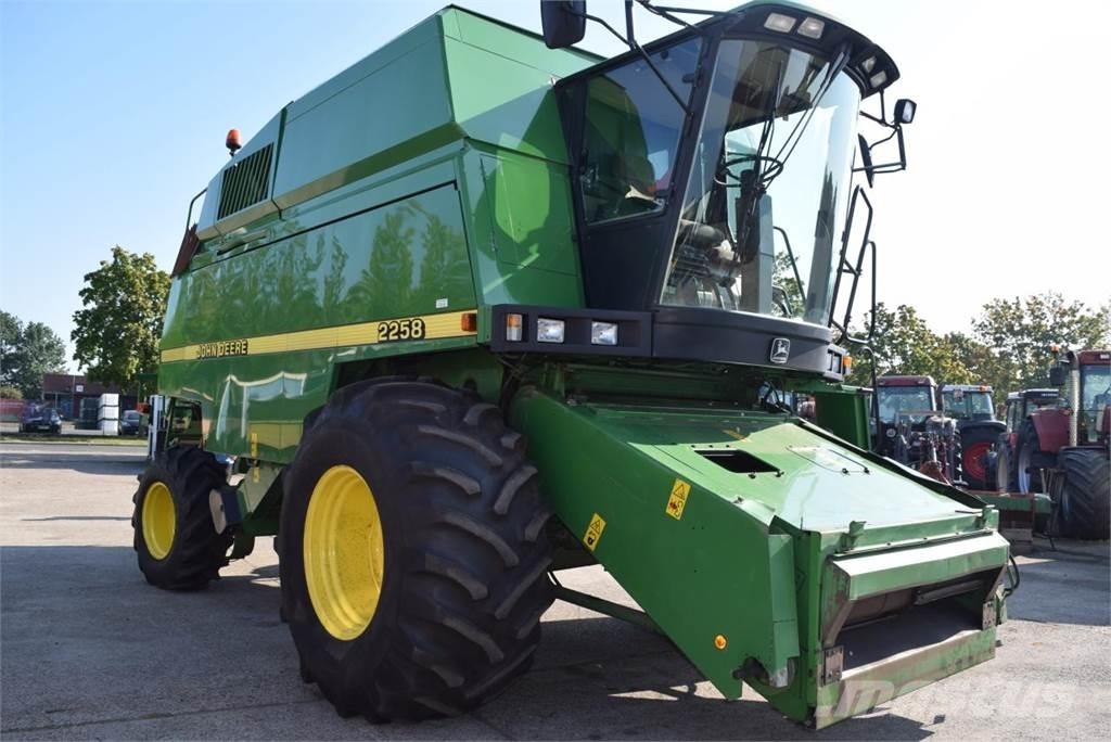John Deere 2064 Зернозбиральні комбайни