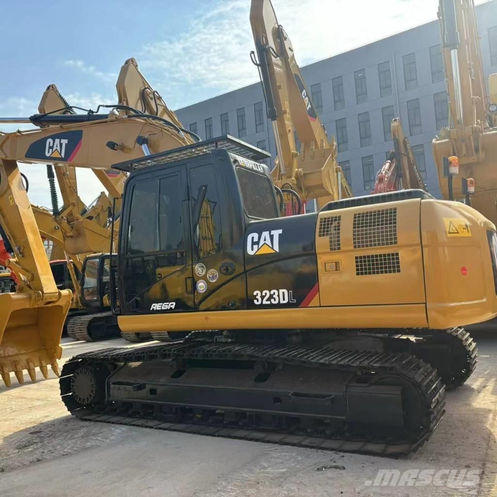 CAT 323 D L Гусеничні екскаватори