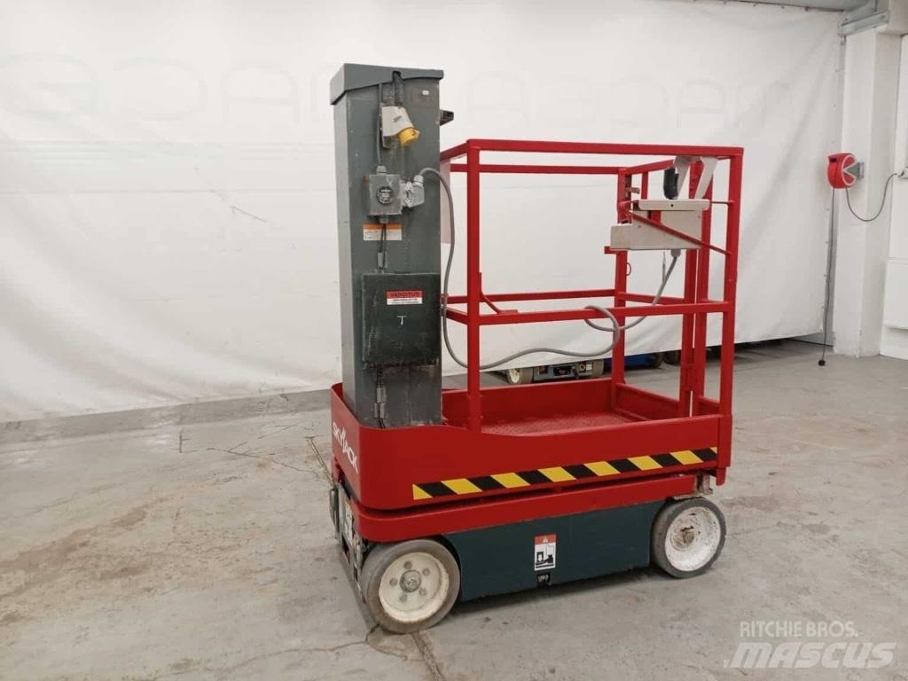 SkyJack SJ 16 Вертикальні щоглові підйомники