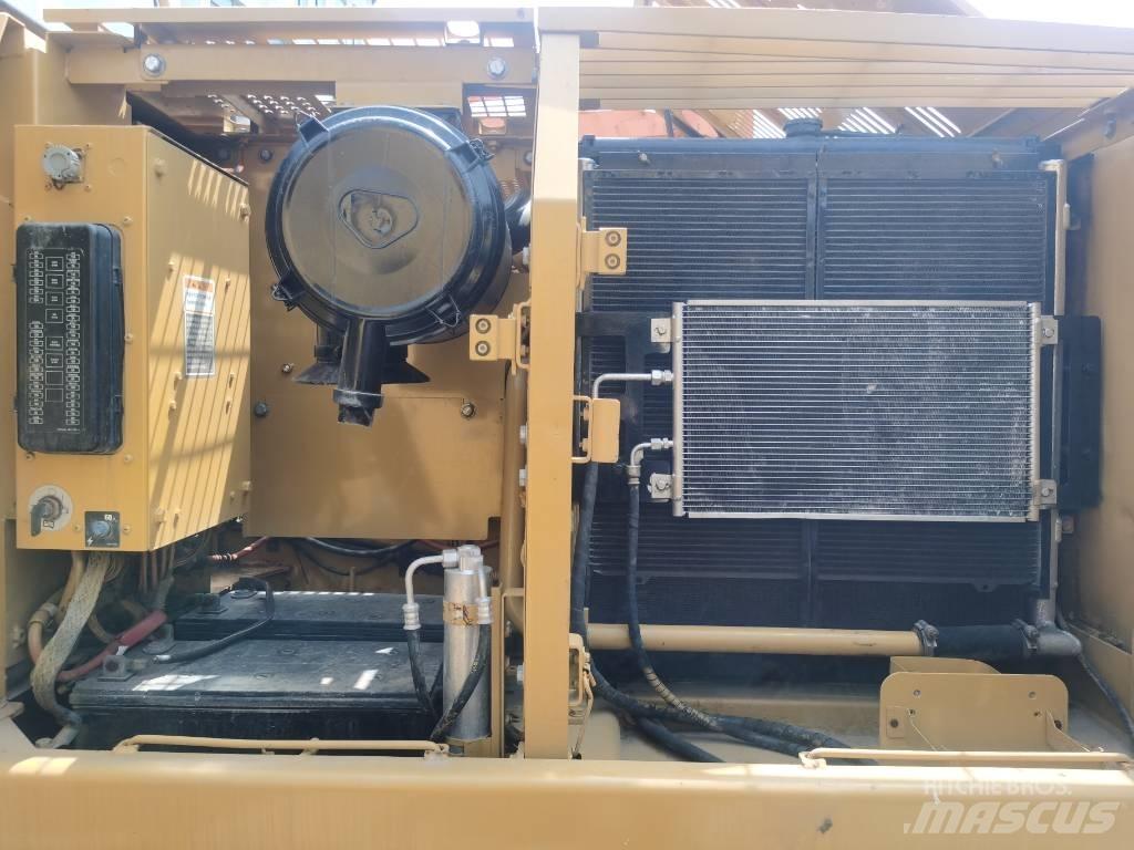 CAT 320 C L Гусеничні екскаватори