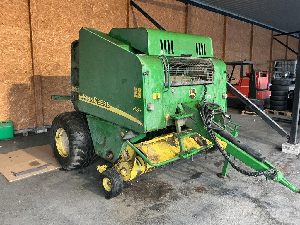 John Deere 578 Рулонні прес-підбирачі