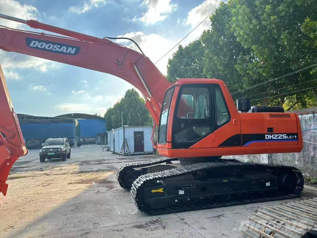 Doosan 225 Гусеничні екскаватори