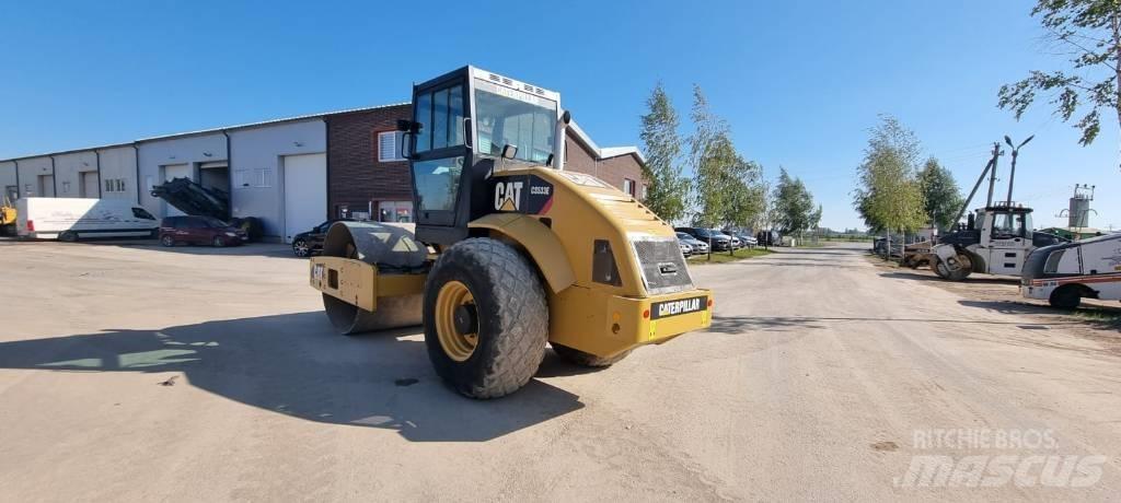 CAT CS 533 Грунтові котки
