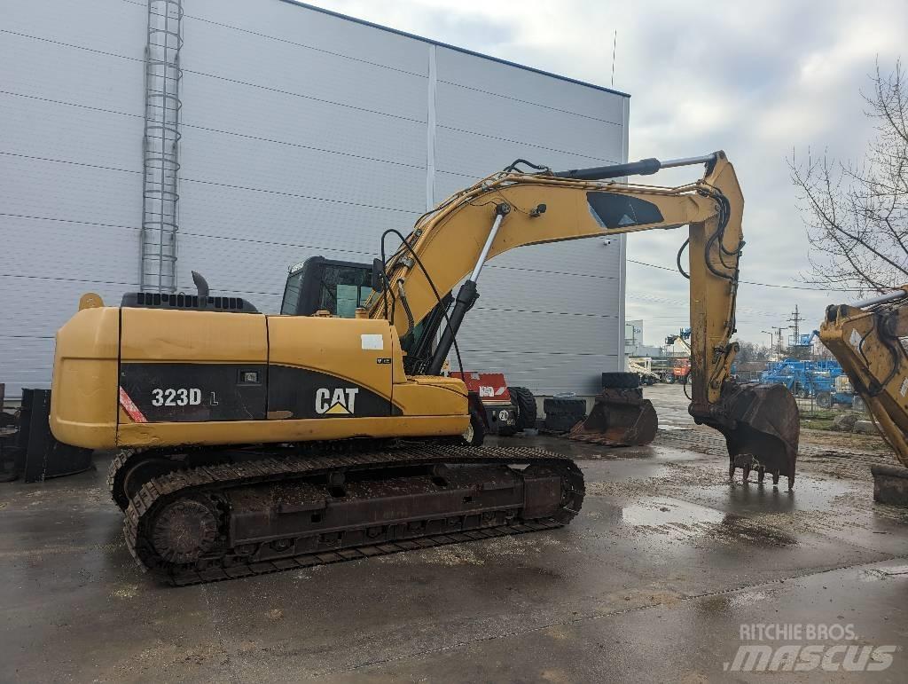 CAT 323 D Гусеничні екскаватори