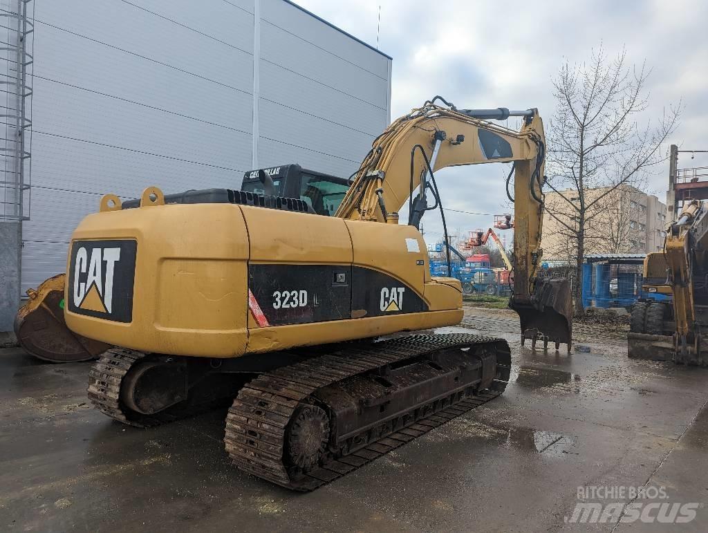 CAT 323 D Гусеничні екскаватори