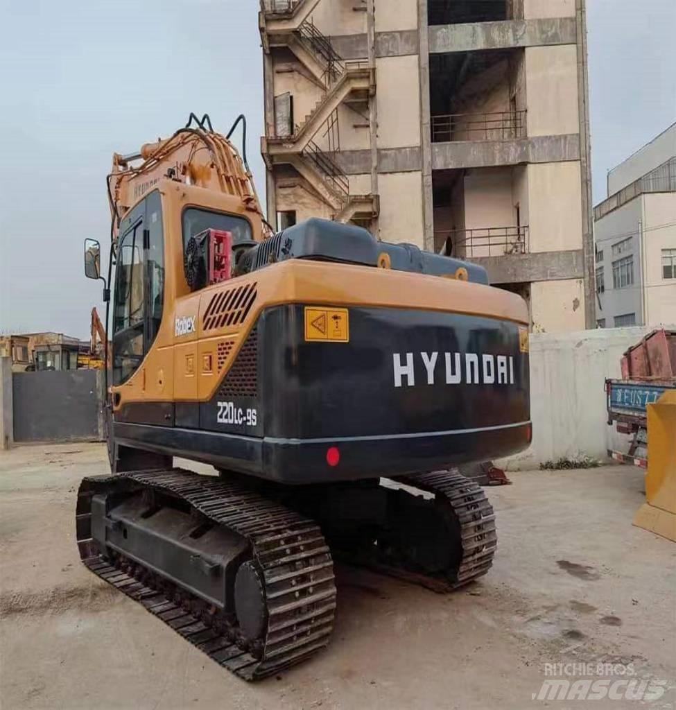 Hyundai R220LC-9S Гусеничні екскаватори